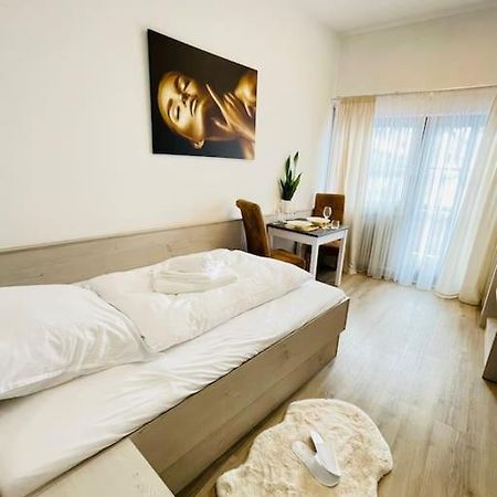 Fewo 20 - Appartement Im Rottalblick - Youngmodern Wohnen Mit Bademantelgang Zur Therme, Tv, Balkon Und Persoenlichem Gaesteempfang Von Astarte Estate Бад-Грисбах Экстерьер фото