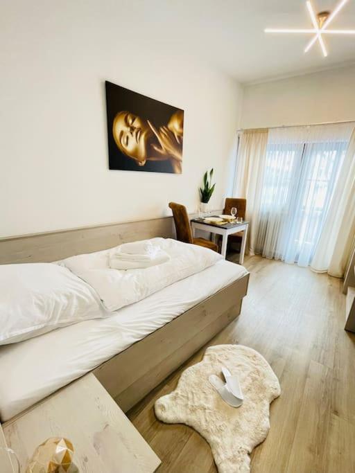 Fewo 20 - Appartement Im Rottalblick - Youngmodern Wohnen Mit Bademantelgang Zur Therme, Tv, Balkon Und Persoenlichem Gaesteempfang Von Astarte Estate Бад-Грисбах Экстерьер фото
