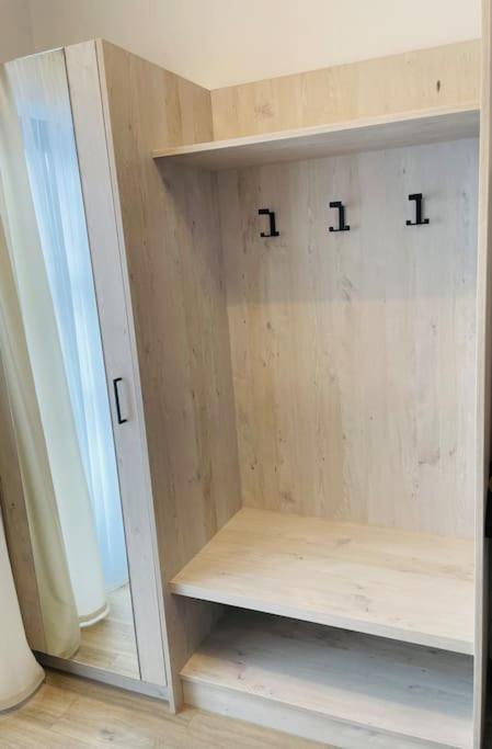 Fewo 20 - Appartement Im Rottalblick - Youngmodern Wohnen Mit Bademantelgang Zur Therme, Tv, Balkon Und Persoenlichem Gaesteempfang Von Astarte Estate Бад-Грисбах Экстерьер фото